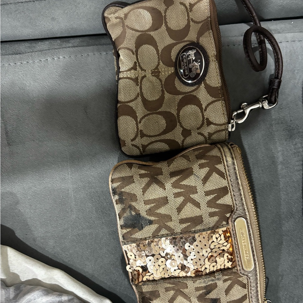 1 coach 1 Michael wallet inside a new